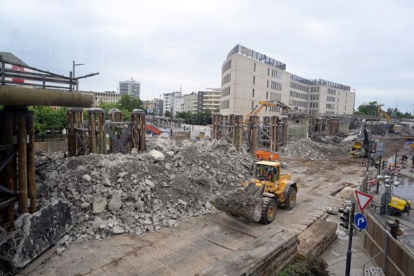 Das erste und schwierigste Teilstück der Pilzhochstraße ist abgerissen.